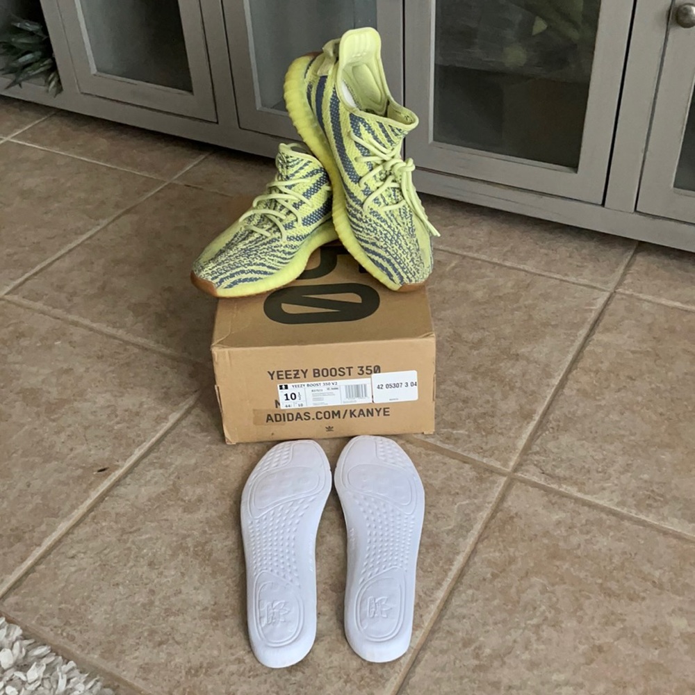Yeezy Boost 350 V2 Semi Frozen yellow